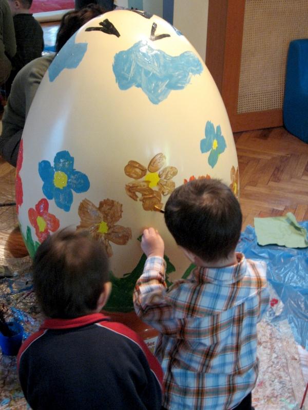 Ouă de Paşte, pictate de copii