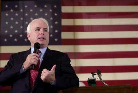 Jonh McCain propune reducerea arsenalului nuclear