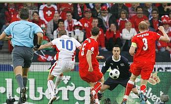 EURO 2008 / Debut strîmb pentru gazde