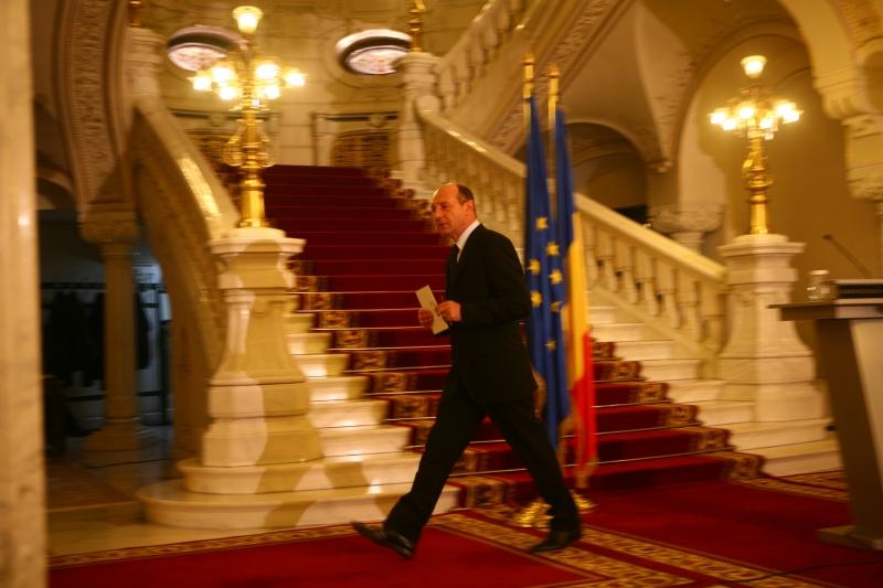 T.Băsescu :"Parlamentul face o nouă naţionalizare" (video)