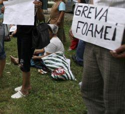 Criza românilor intraţi în greva foamei în Spania a luat sfîrşit