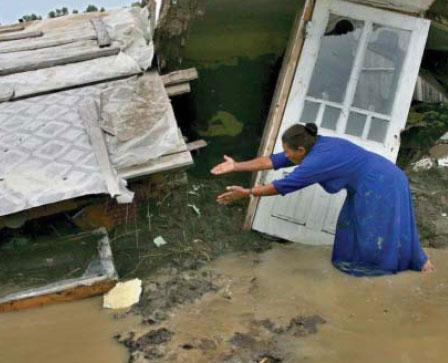 Inundatii / Romanii, pregatiti sa trimita o echipa de hidrologi in Ucraina