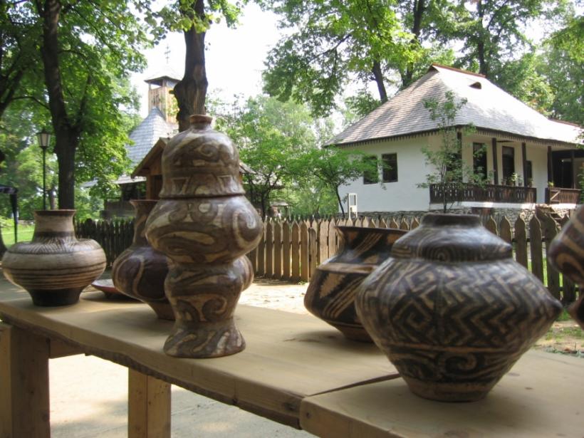 Muzeul satului 18363780