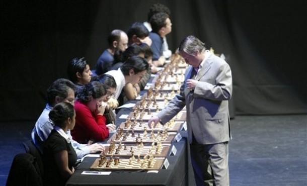 Anatoli Karpov va susţine un simultan de şah la Bucureşti