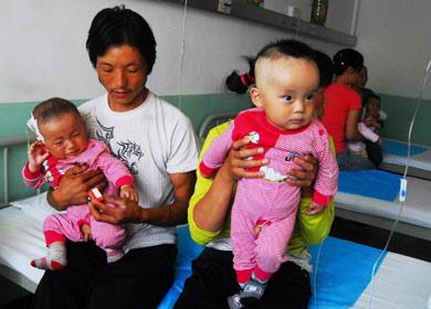 CHINA / Bebeluşi ucişi cu lapte contrafăcut