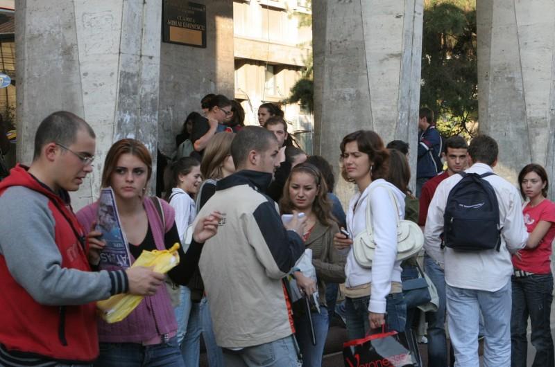Studenţii vor să intre în grevă generală dacă până la 1 octombrie nu li se dublează bursele