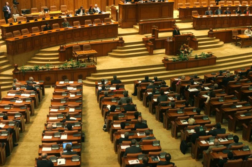 DUBLU MESAJ - Directiva lui Băsescu din Parlament către Tribunal
