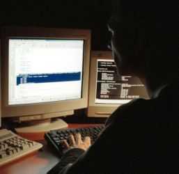 DIICOT l-a deferit justiţiei pe hackerul Vladuţ, spaima eBay-ului