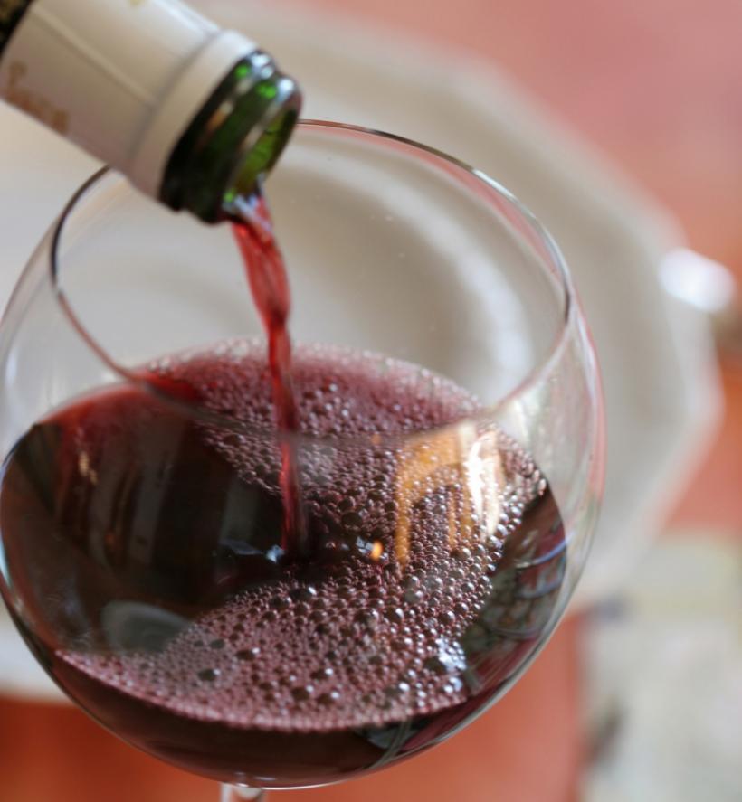 Vinul roşu apără plămânii