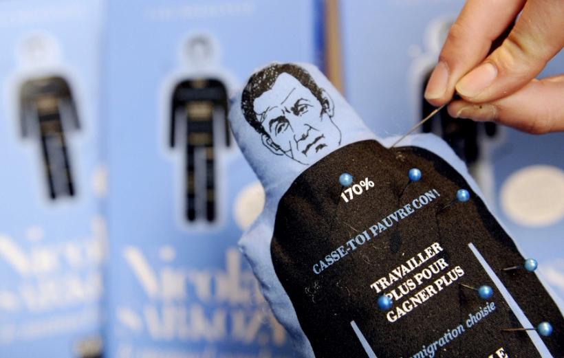 "Nicolas Sarkozy, Voodoo Manual" - O papuşă pentru neliniştea preşedintelui francez