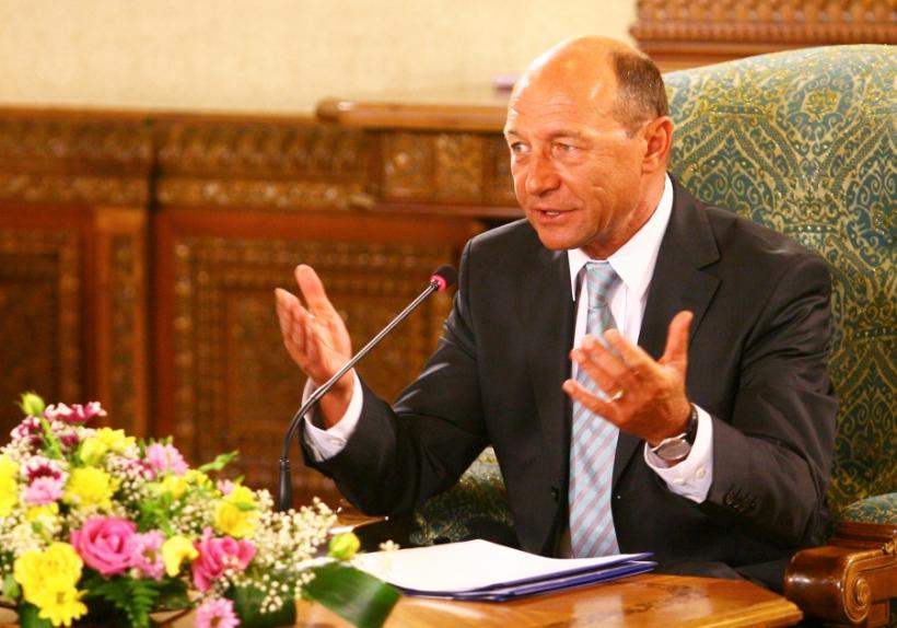 Băsescu a promulgat legea de mărire cu 50% a salariilor profesorilor