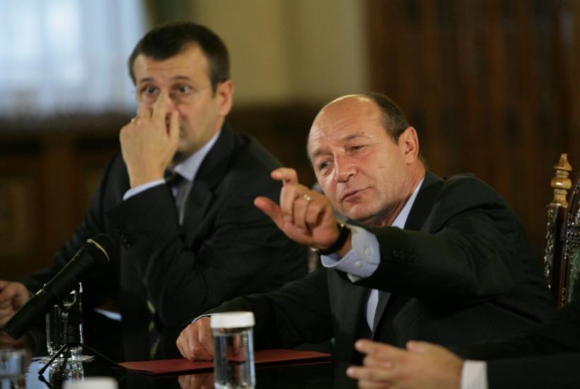 SALARIILE PROFESORILOR / Băsescu a dat, Tăriceanu a luat