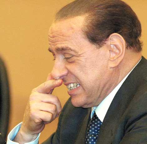 TOANE DE PREMIER • Berlusconi a reuşit să supere şi presa, şi opoziţia