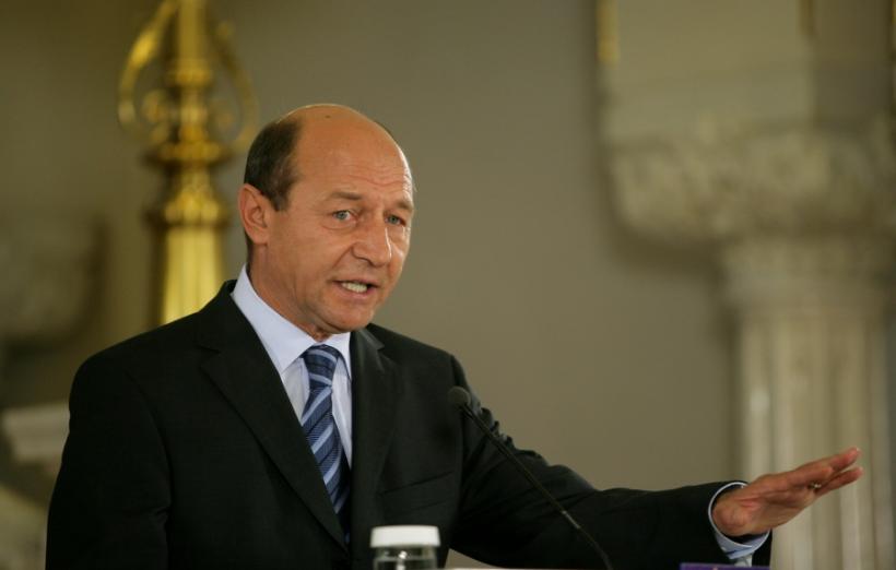 TĂIAT DE LA VICTORIA / Băsescu îl atacă pe premierul magnaţilor