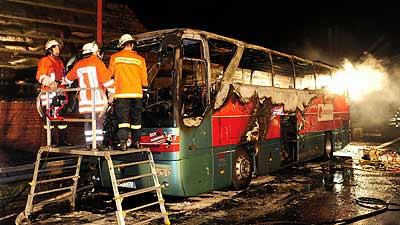 Germania / 20 de bătrâni au murit într-un autocar care a luat foc
