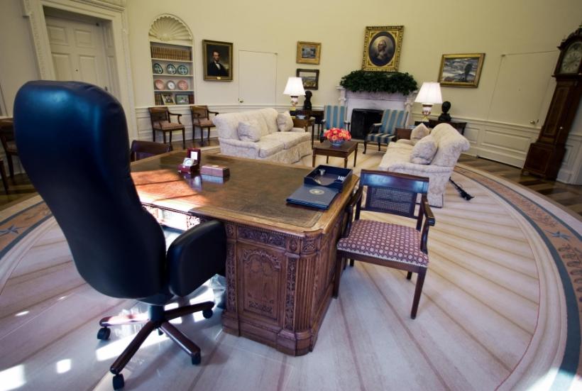 Bush sprijină total tranziţia în Biroul Oval