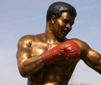 5,5 milioane de euro costă o statuie a lui  Cassius Clay. Pe eBay!