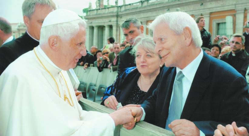 Un român la Papa Benedict