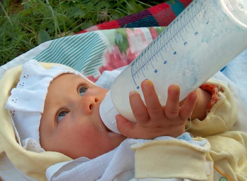 Cum se fabrică laptele pentru bebeluşi?