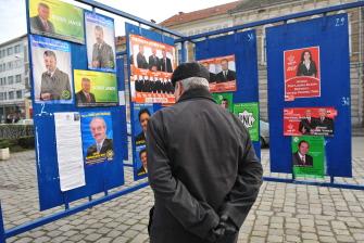 Italia / Neinformaţi, românii aşteaptă cu dezinteres alegerile