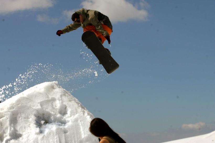 Snowboard, un sport diferit faţă de schi