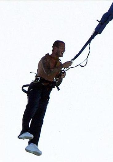 David Beckham lasă fotbalul pentru bungee jumping