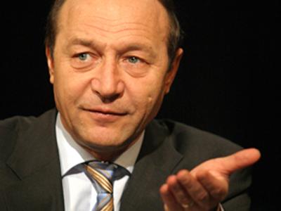 Băsescu: Sacrificiul eroilor din decembrie 1989 nu trebuie uitat niciodată