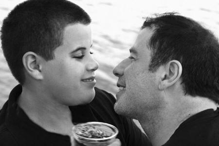 Decesul fiului lui John Travolta, provocat de "tulburări cerebrale"