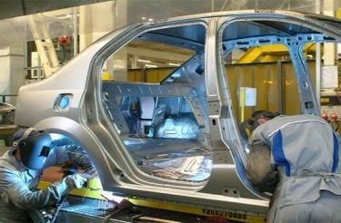 Dacia suspendă din nou producţia, pentru două săptămâni