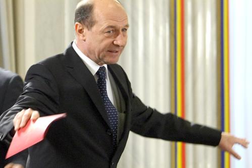 REVIZUIREA CONSTITUŢIEI / Decalog pentru super preşedintele Băsescu