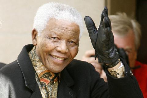 Nelson Mandela salută sosirea "mesagerului speranţei" la Casa Albă 