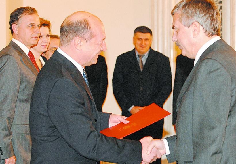 ATAC/Traian Băsescu, în luptă furibundă cu “mogulii” din presă