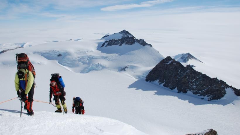 EXPEDIŢIE ROM&Acirc;NEASCĂ- CĂLĂTORIE SPRE POLUL SUD/Northland Antartica