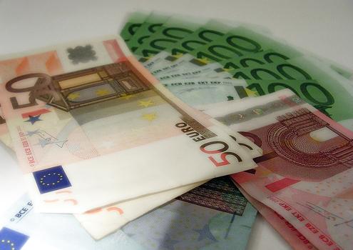 Foştii edili din Şeica Mare, acuzaţi de fraude cu fonduri europene