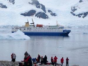 Vas de croazieră, cu un român la bord, a eşuat în Antarctica