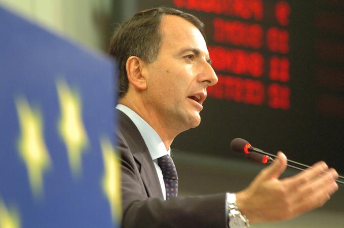 Frattini: Autorităţile italiene nu vor tolera acte xenofobe împotriva imigranţilor români