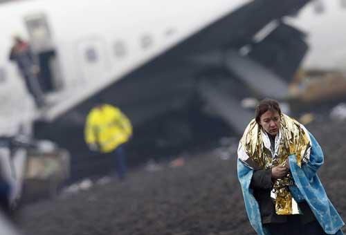 Un avion cu 135 de pasageri la bord s-a prăbuşit la Amsterdam - video
