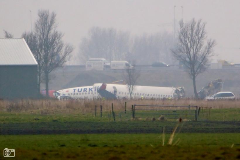 Un avion cu 135 de persoane la bord s-a prăbuşit la Amsterdam
