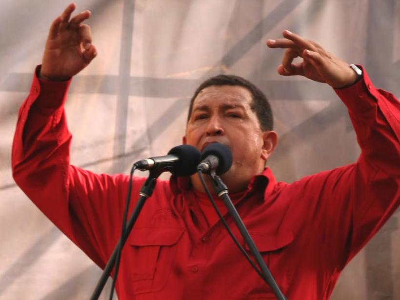 Sfat medical pentru Hugo Chavez: Trebuie să taci trei zile!