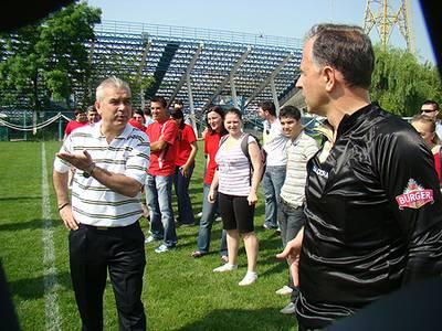 Fără ore de sport / Decorarea lui Ilie Năstase îl face pe Geoană să susţină sportul. Doar în colegii! 