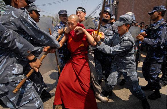 93 de călugări tibetani, arestaţi în China 