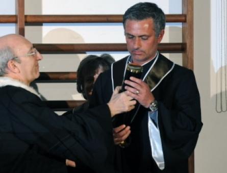 Jose Mourinho, primul antrenor doctor honoris causa (VIDEO)