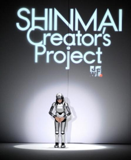 Un robot deschide parada de modă de la Tokyo (VIDEO)