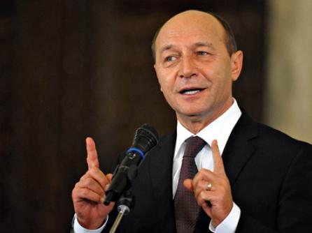 Băsescu: "Doi şi-un sfert" trebuie reformată din temelii, nu desfiinţată