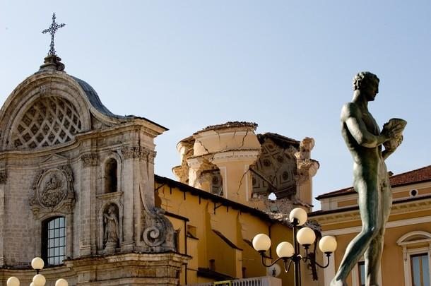 ITALIA. Monumentele medievale din oraşul L'Aquila au fost distruse