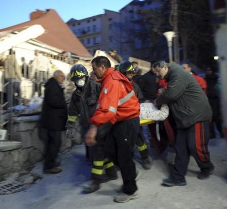 Italia, lovită de cutremur: 90 de morţi şi zeci de dispăruţi