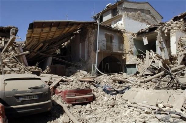 MAE: Trei membri ai unei familii de români din Italia, morţi în cutremur