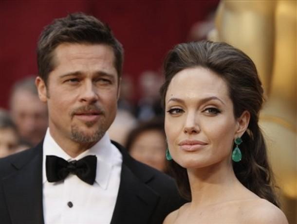 Pitt o ameninţă pe Jolie că va cere custodia celor şase copii