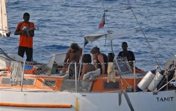 Alţi cinci români, răpiţi de piraţii somalezi 