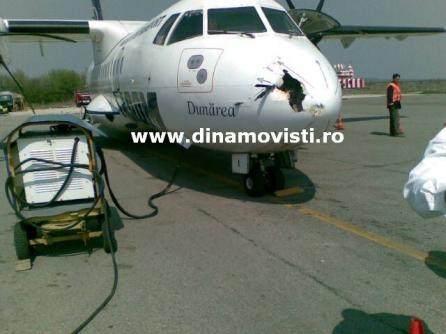 Avionul care transporta echipa Dinamo a fost lovit de un stol de berze